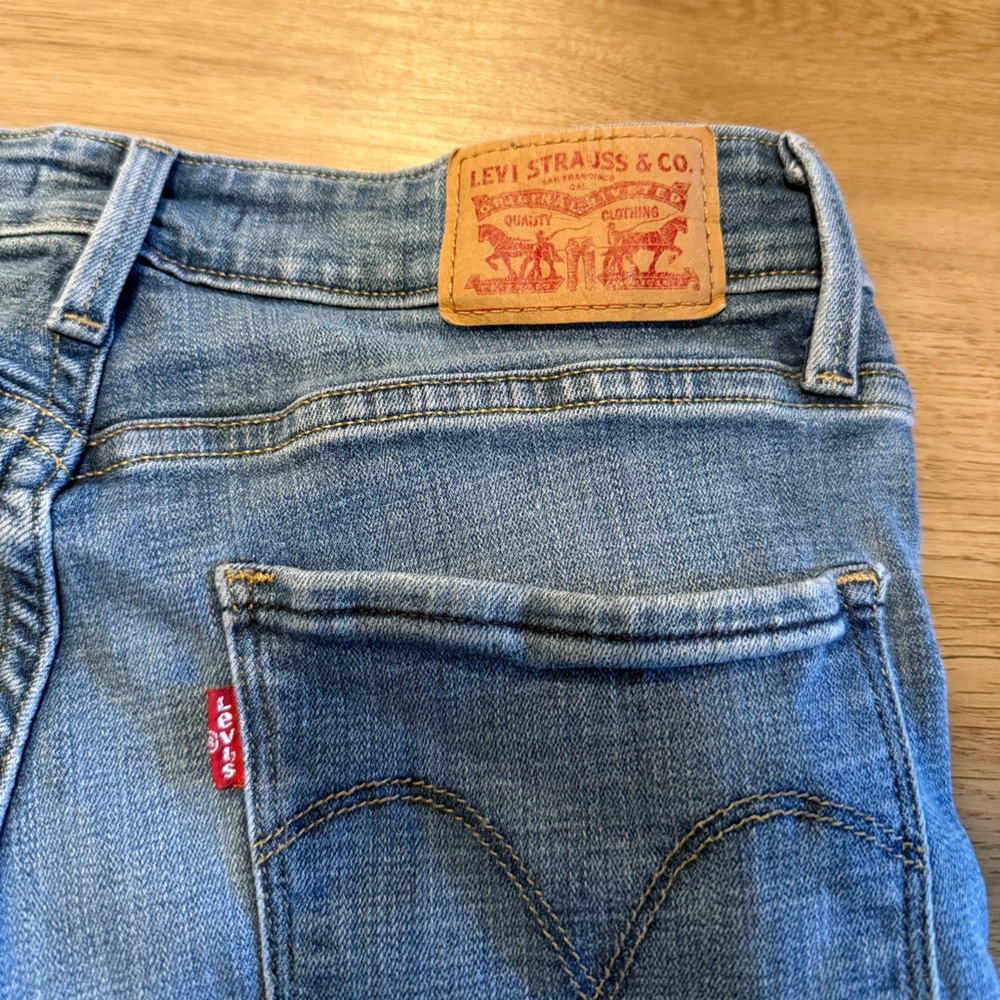 Levi's Mid Rise Skinny Blue Jeans